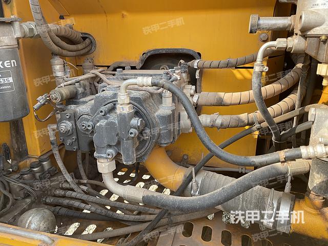 液压泵舱室正面整体（整机外观）