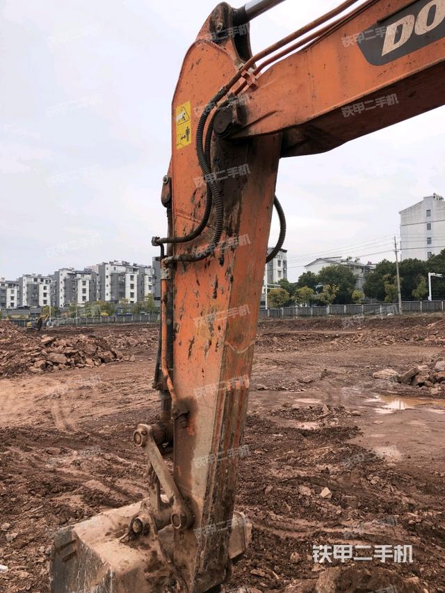 小臂整體左后(工作和回轉(zhuǎn)裝置) 小臂整體左后(工作和回轉(zhuǎn)裝置)