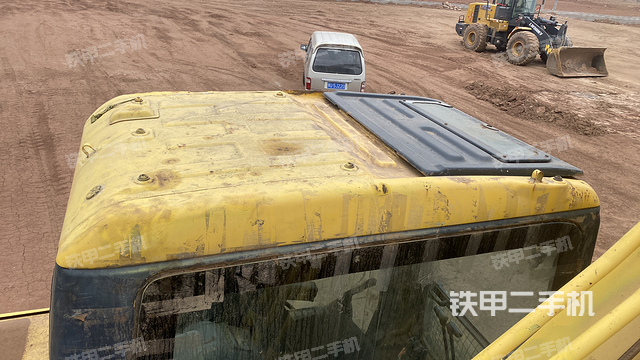 駕駛室頂部（整機外觀）