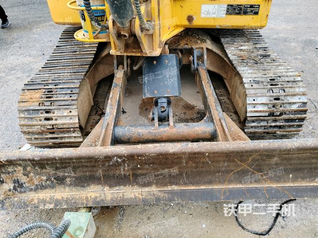 轉(zhuǎn)盤和下車架正前（工作和回轉(zhuǎn)裝置）