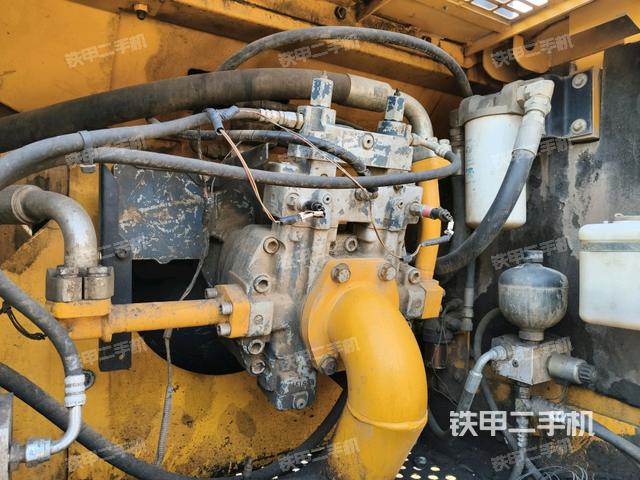 液壓泵斜45?左(大件艙室) 液壓泵斜45?左(大件艙室)
