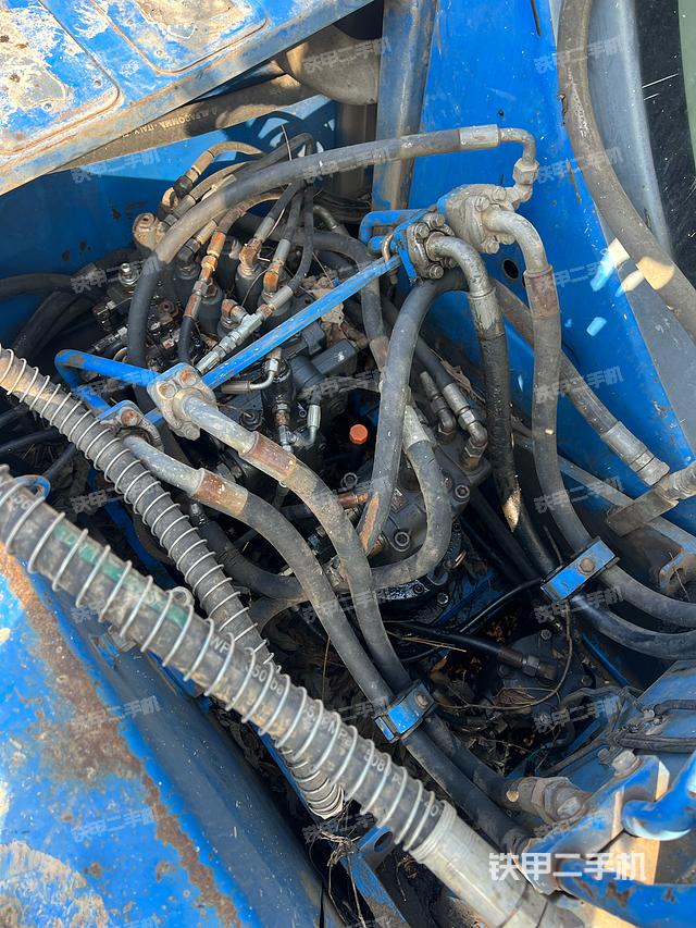 回转马达和主控阀（整机外观）