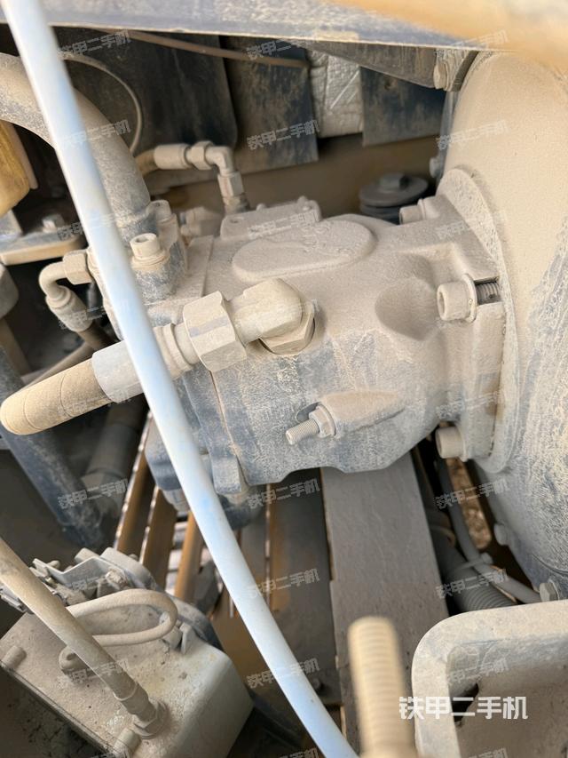 液壓泵艙室正面整體(整機(jī)外觀) 液壓泵艙室正面整體(整機(jī)外觀)