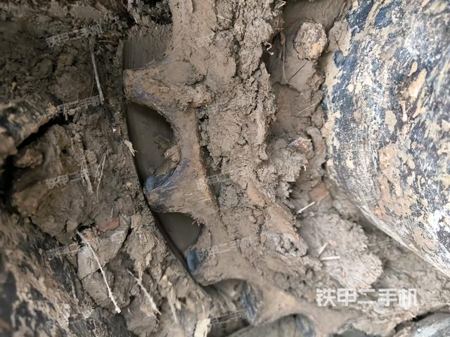 左側(cè)履帶整體?（行走機(jī)構(gòu)）