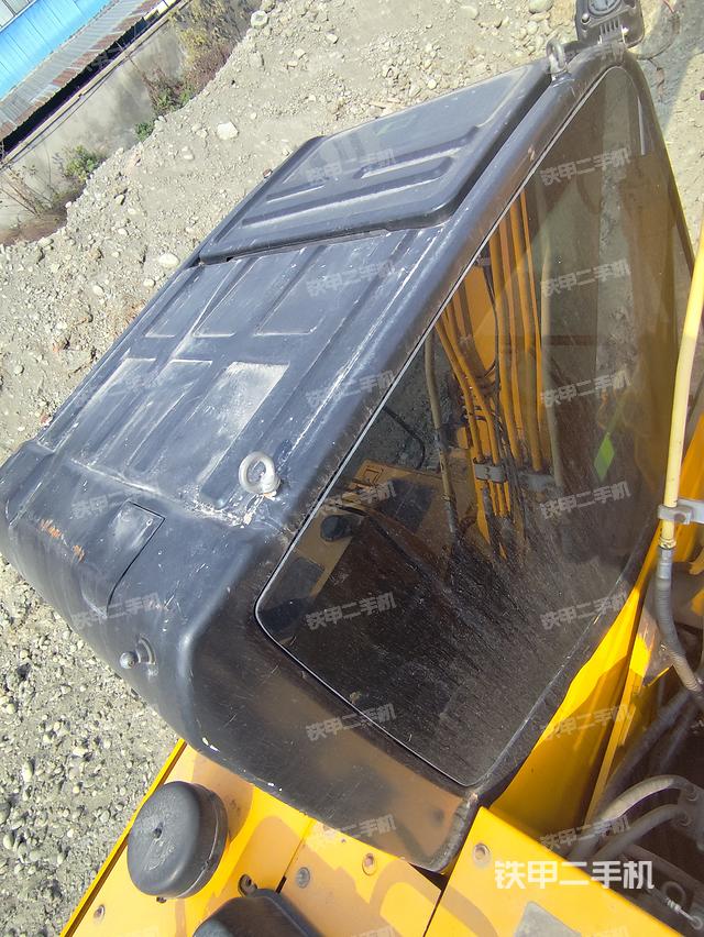 驾驶室顶部（整机外观）