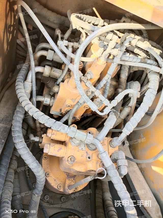 回轉(zhuǎn)馬達(dá)和主控閥（整機(jī)外觀）