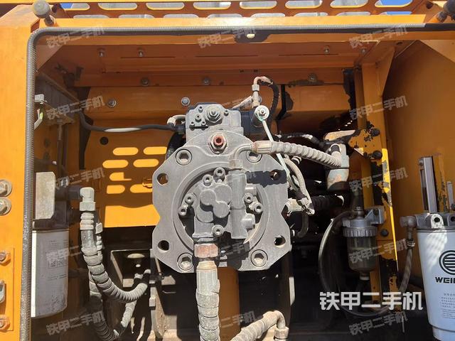 液壓泵艙室正面整體（整機(jī)外觀）