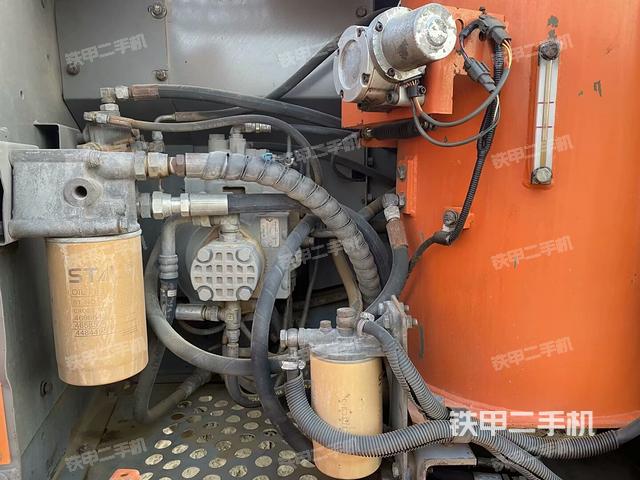 液壓泵艙室正面整體(整機(jī)外觀) 液壓泵艙室正面整體(整機(jī)外觀)