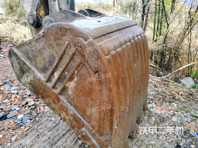 鏟斗右后整體（工作和回轉(zhuǎn)裝置）