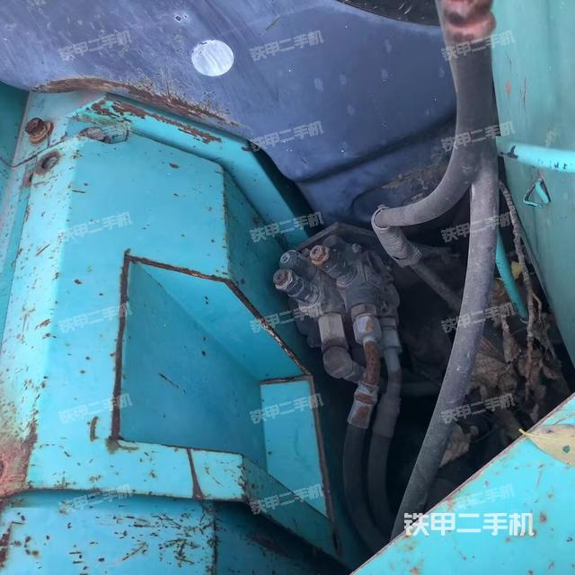 回转马达和主控阀（整机外观）