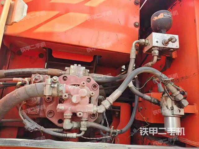 液壓泵艙室正面整體(整機(jī)外觀(guān)) 液壓泵艙室正面整體(整機(jī)外觀(guān))