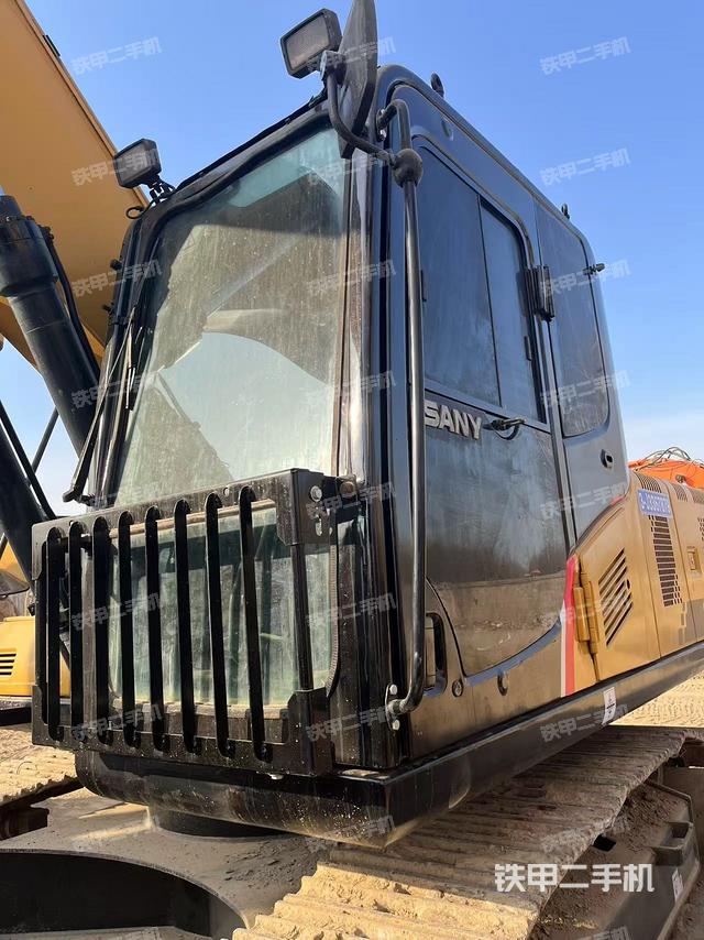 駕駛室整體（整機(jī)外觀）