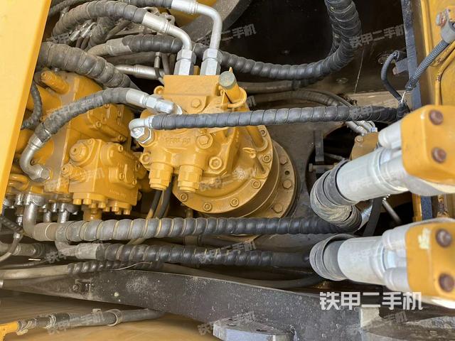 回轉(zhuǎn)馬達(dá)和主控閥（整機(jī)外觀）