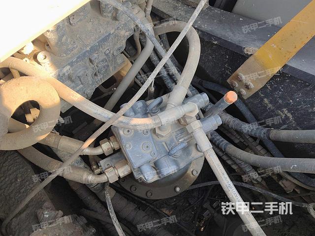 回轉(zhuǎn)馬達(dá)和主控閥（整機(jī)外觀）