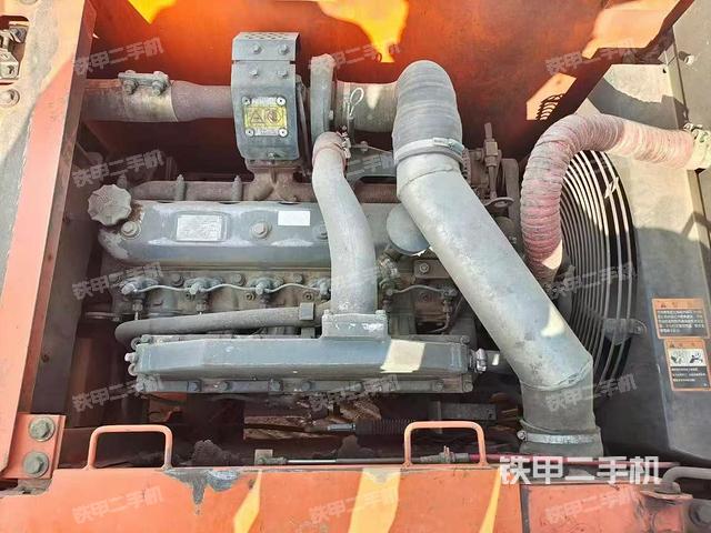 發(fā)動(dòng)機(jī)整體俯視(整機(jī)外觀(guān)) 發(fā)動(dòng)機(jī)整體俯視(整機(jī)外觀(guān))