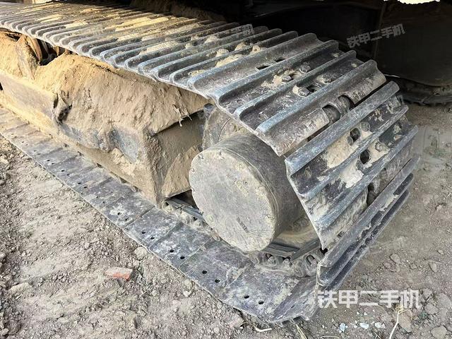 單側(cè)履帶整體(整機外觀) 單側(cè)履帶整體(整機外觀)