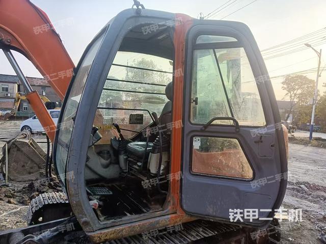 駕駛室整體(整機外觀) 駕駛室整體(整機外觀)