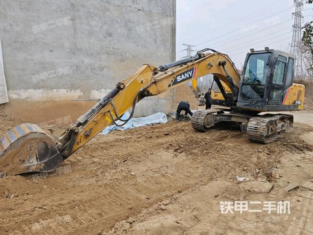 三一重工SY135C挖掘機(jī)