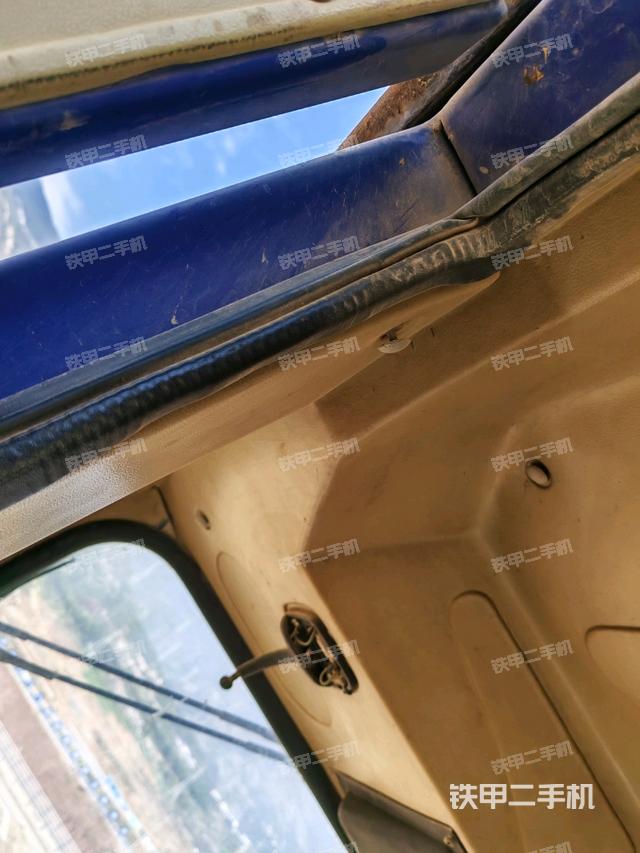 駕駛室內(nèi)座椅、儀表操作手柄全景（壓路機(jī)駕駛室）