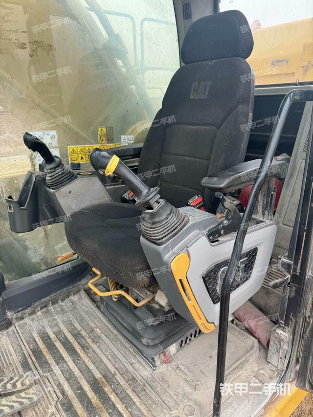 駕駛室整體(整機(jī)外觀) 駕駛室整體(整機(jī)外觀)