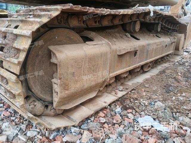 左側(cè)履帶整體?(行走機(jī)構(gòu)) 左側(cè)履帶整體?(行走機(jī)構(gòu))