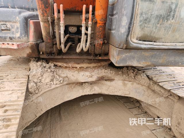 轉(zhuǎn)盤和下車架正前(工作和回轉(zhuǎn)裝置) 轉(zhuǎn)盤和下車架正前(工作和回轉(zhuǎn)裝置)
