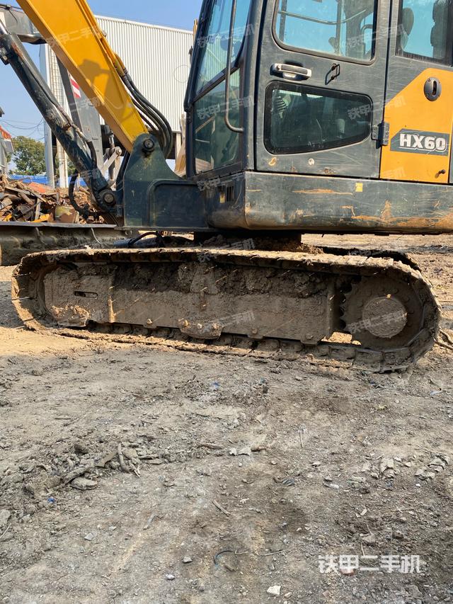 單側(cè)履帶整體（整機(jī)外觀）