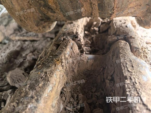 右驅(qū)動輪（行走機構(gòu)）