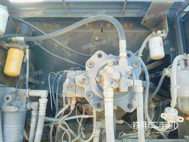 液壓泵艙室正面整體（整機(jī)外觀）