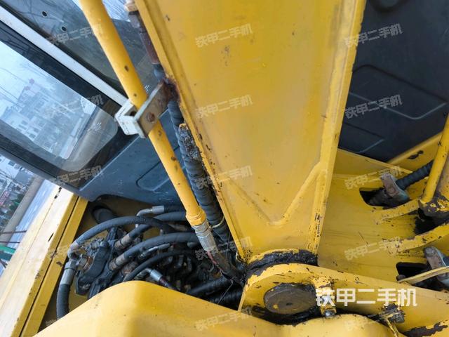 大臂根部?斜（工作和回轉(zhuǎn)裝置）