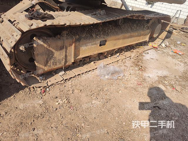 單側(cè)履帶整體(整機(jī)外觀) 單側(cè)履帶整體(整機(jī)外觀)