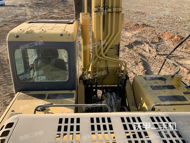 驾驶室顶部（整机外观）