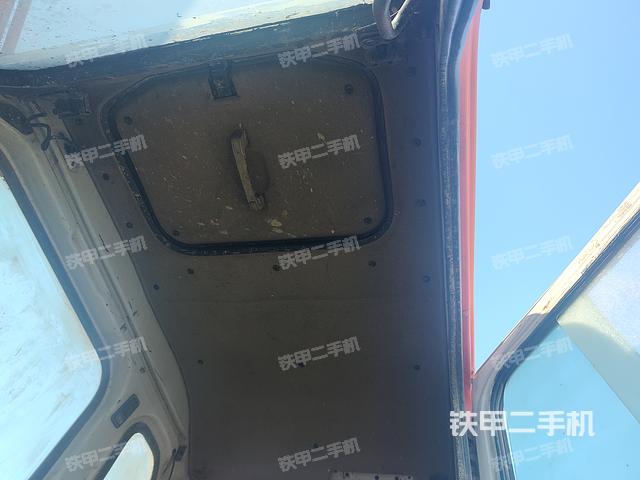 駕駛室頂部(整機(jī)外觀(guān)) 駕駛室頂部(整機(jī)外觀(guān))