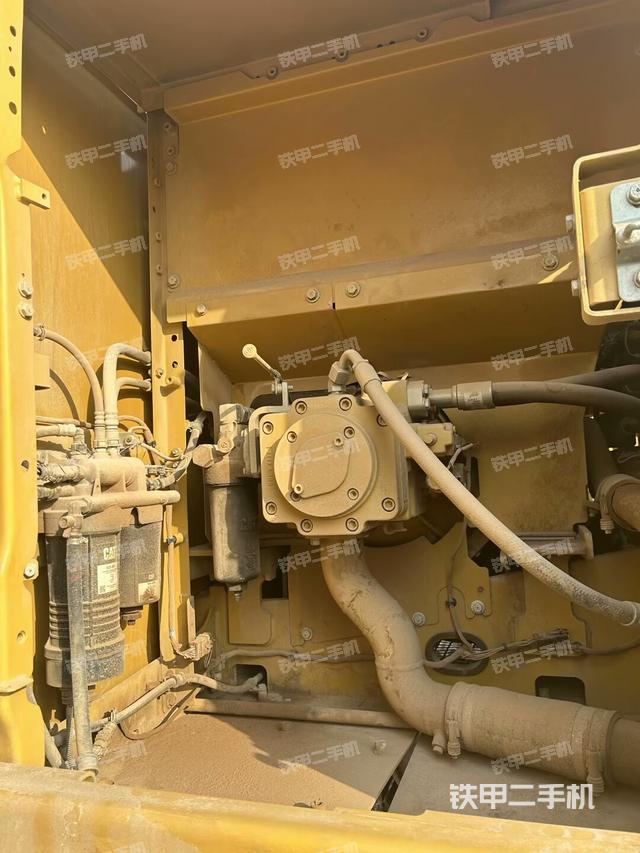 液壓泵艙室正面整體（整機(jī)外觀）