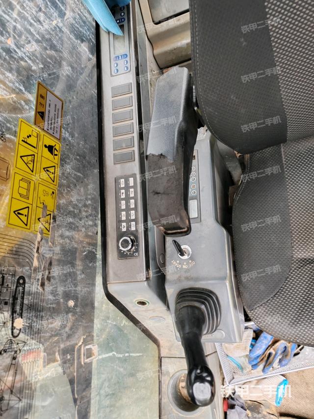 座椅左側(cè)控制臺(tái)/音響/含左手柄（駕駛室部分）