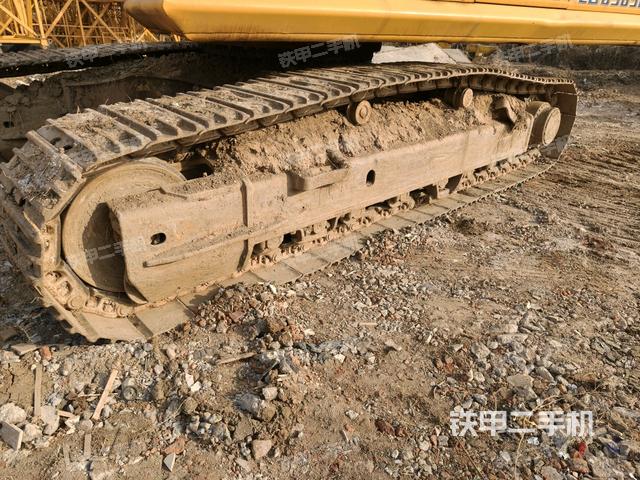 右側(cè)履帶整體(行走機(jī)構(gòu)) 右側(cè)履帶整體(行走機(jī)構(gòu))