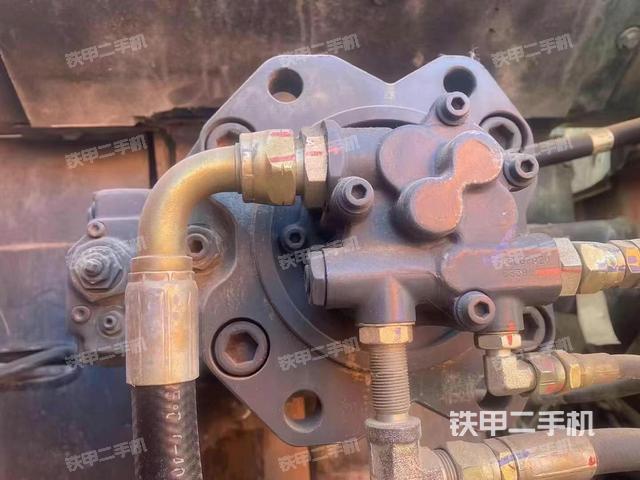 液壓泵艙室正面整體（整機(jī)外觀）