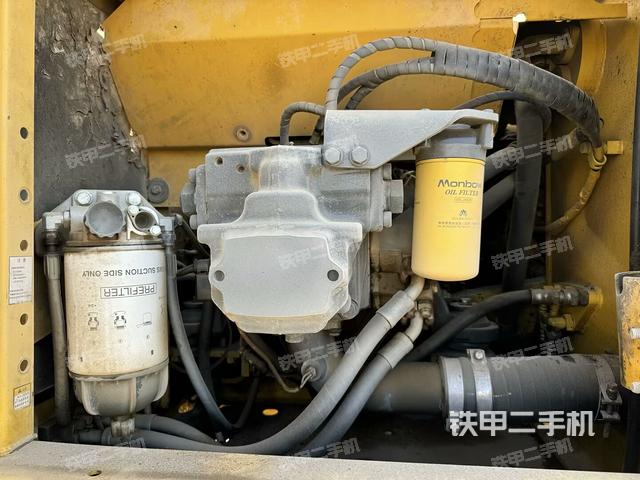 液壓泵艙室正面整體（整機(jī)外觀）