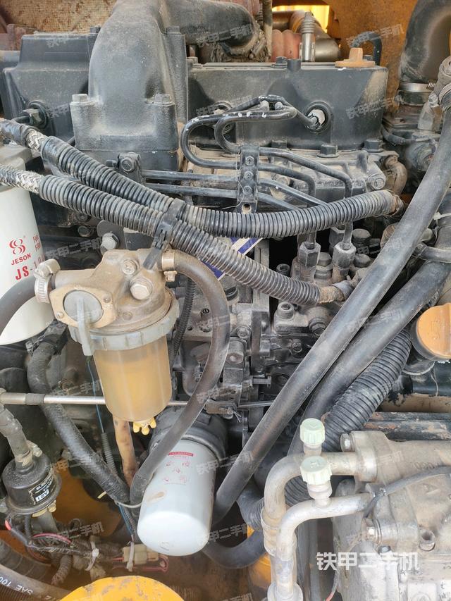 發(fā)動(dòng)機(jī)室（上車(chē)部件）