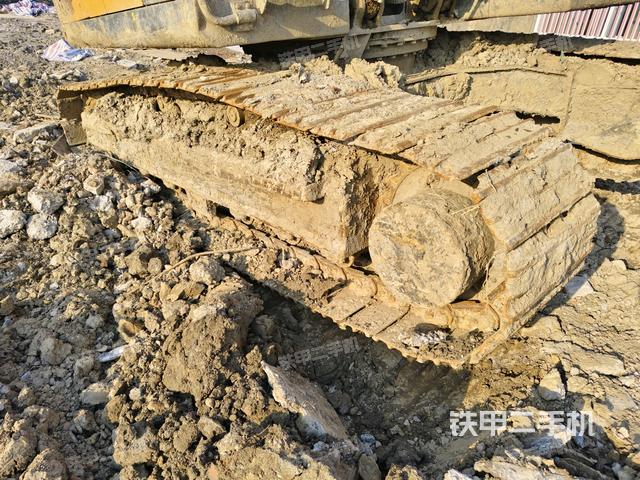 右側(cè)履帶整體(行走機構(gòu)) 右側(cè)履帶整體(行走機構(gòu))