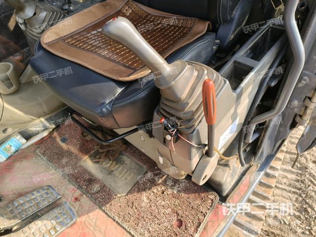 座椅左側(cè)控制臺/音響/含左手柄（駕駛室部分）