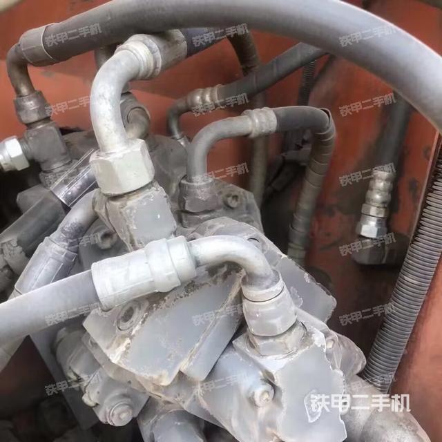 液壓泵艙室正面整體（整機(jī)外觀）