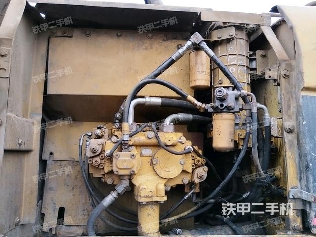 液壓泵艙室正面整體(整機(jī)外觀) 液壓泵艙室正面整體(整機(jī)外觀)