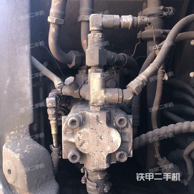 液壓泵艙室正面整體（整機(jī)外觀）