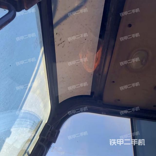 駕駛室頂部（整機外觀）