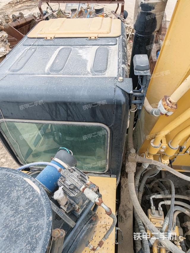 駕駛室頂部（整機外觀）