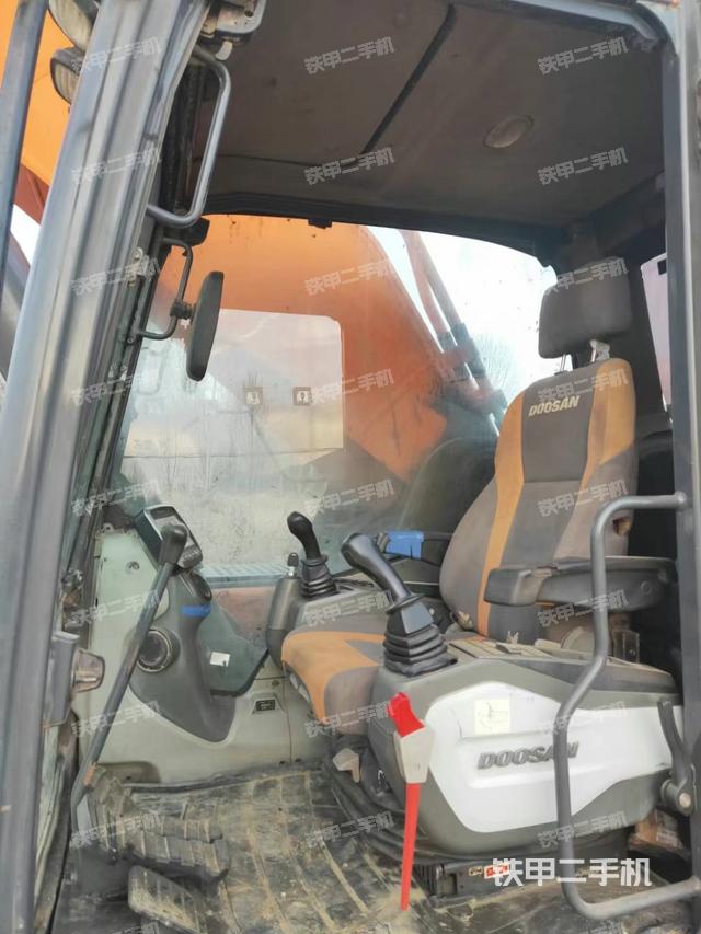 驾驶室整体（整机外观）