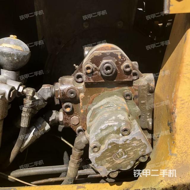 液壓泵艙室正面整體（整機(jī)外觀）