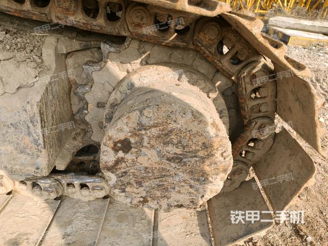 右驅(qū)動輪（行走機(jī)構(gòu)）