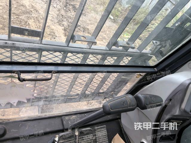 座椅左側(cè)控制臺/音響/含左手柄（駕駛室部分）